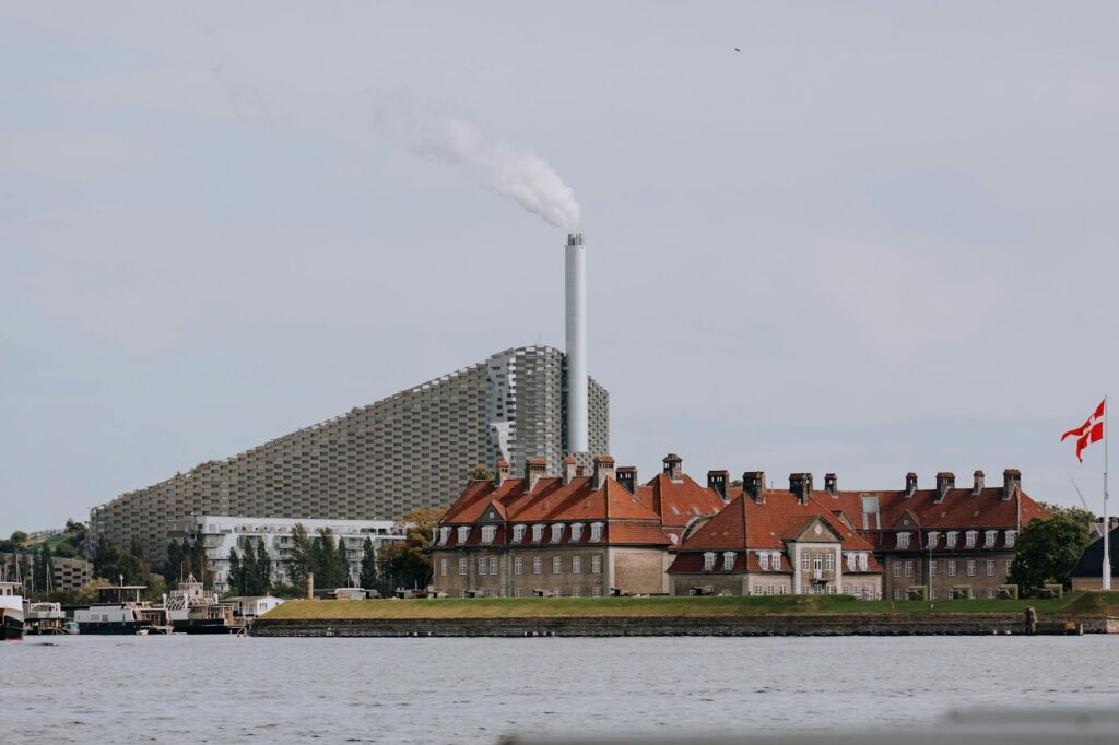 amager bakke waste to energy plant in copenhagen